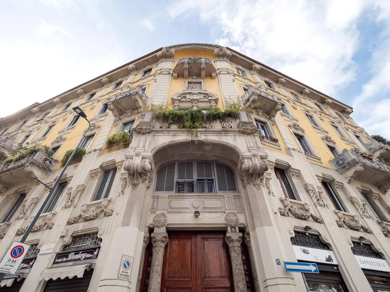 Apartment Ferienwohnung Trilocale 4/5 Ospiti In Stazione Mailand